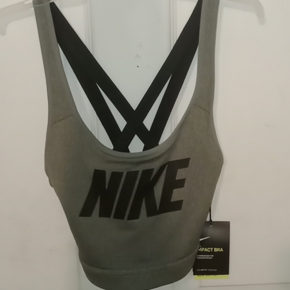 NWT Nike sports bra
